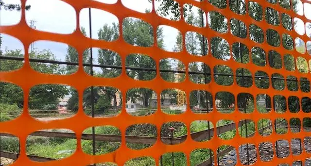 Piazza Centa, il «cantiere bloccato» riparte a fine mese (speriamo): parcheggio pronto l’anno prossimo
