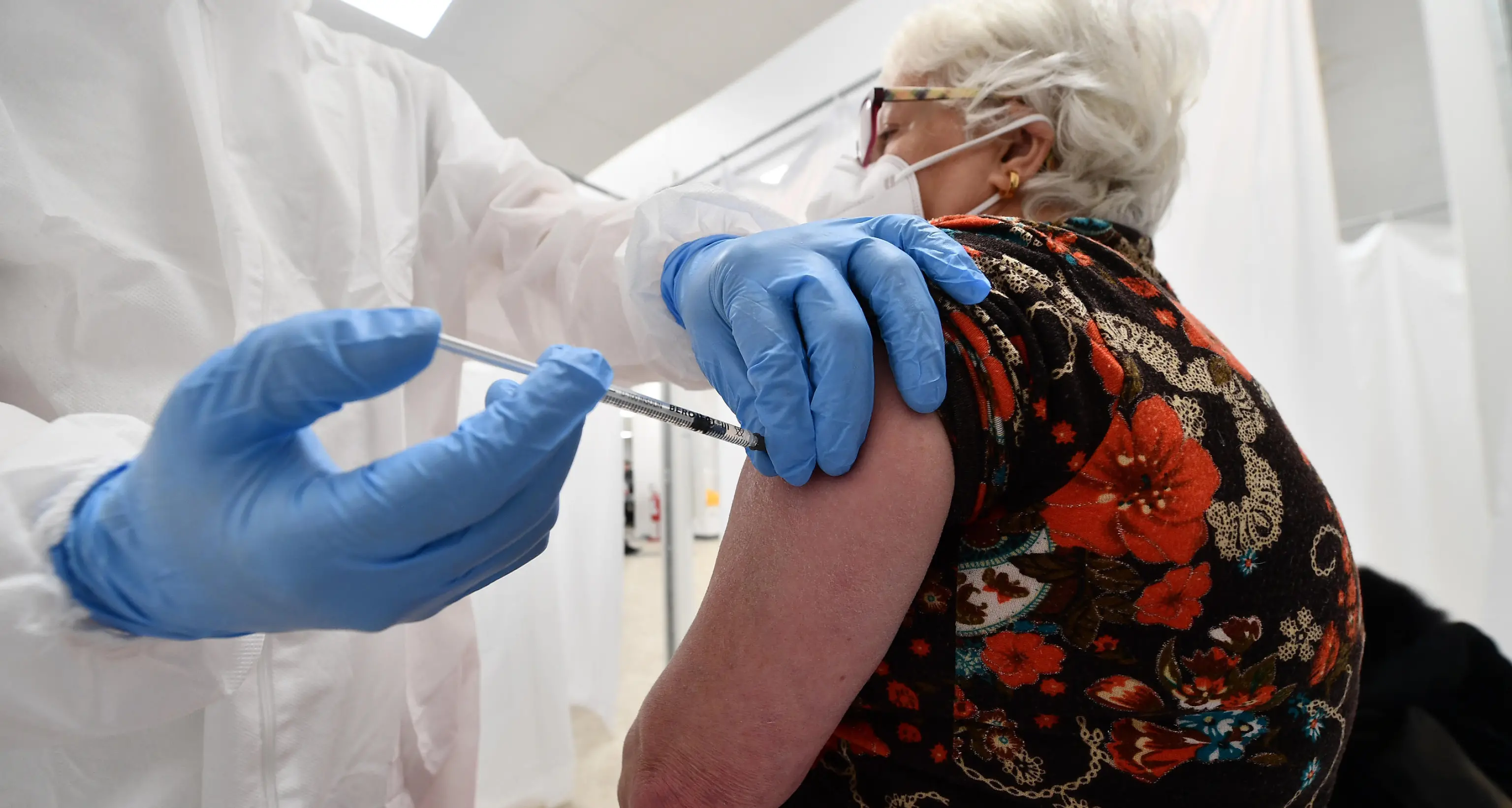 Maratona vaccinale, prenotati 43 mila trentini, ma ci sono ancora molti posti disponibili