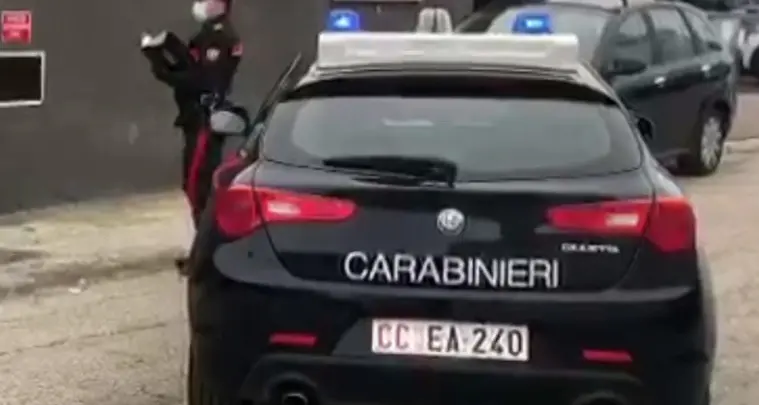 In giro per Levico con pistola carica e munizioni, arrestati padre e figlio