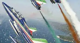Frecce tricolori, la procura di Ivrea indaga per omicidio colposo: in dubbio la loro esibizione a Trento
