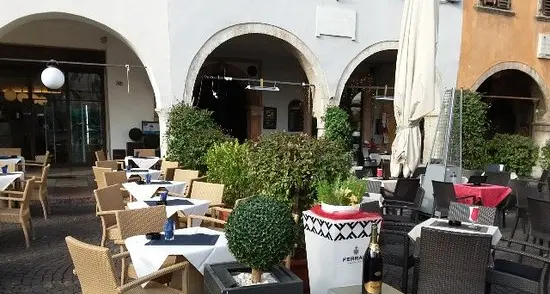 Spaccio di droga, vasta operazione contro i clan albanesi, 21 chili di stupefacenti, e chiuso il bar \"34\" di piazza Duomo a Trento