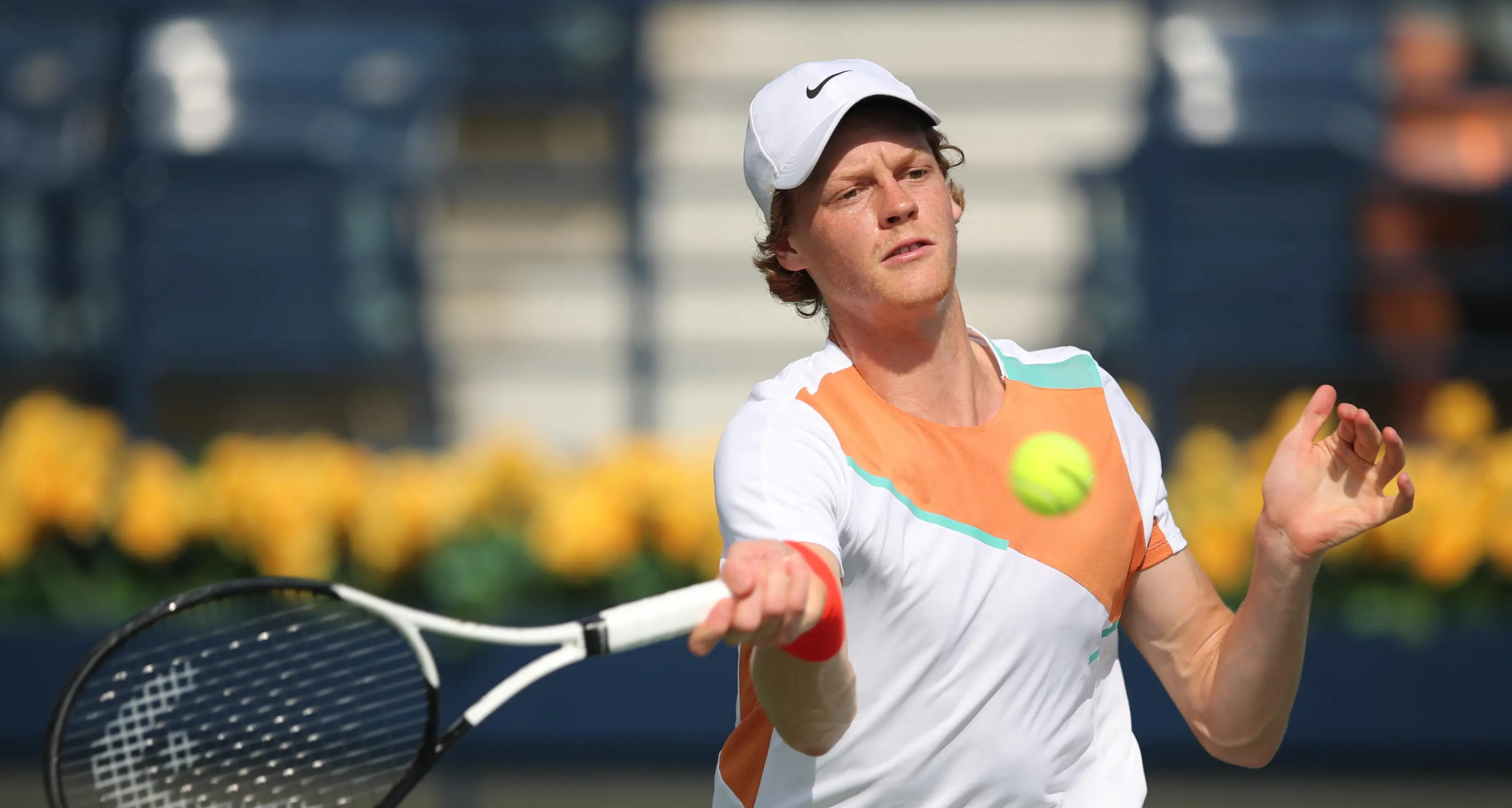 Dubai, Jannik Sinner batte Murray in due set, avanza nel torneo
