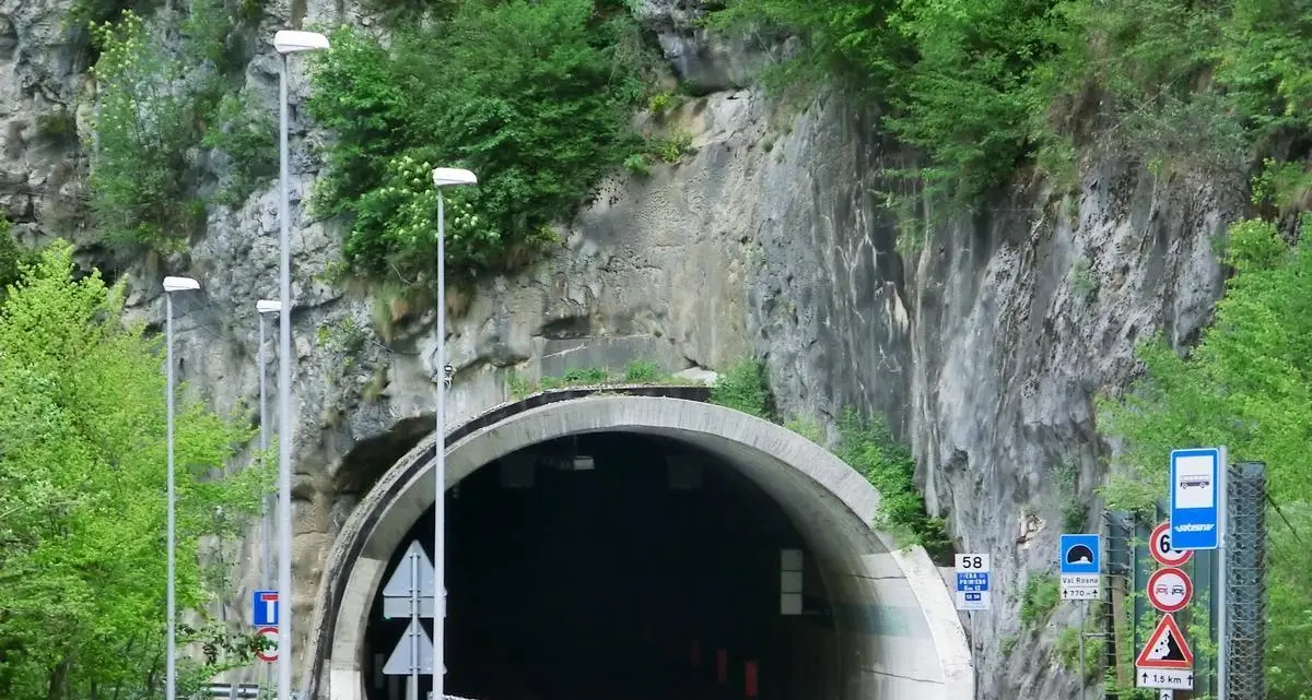 L'autovelox sullo Schener fa strage di punti, il Comune: «Per ora è mobile, vedremo se metterlo fisso, decideremo a fine agosto»