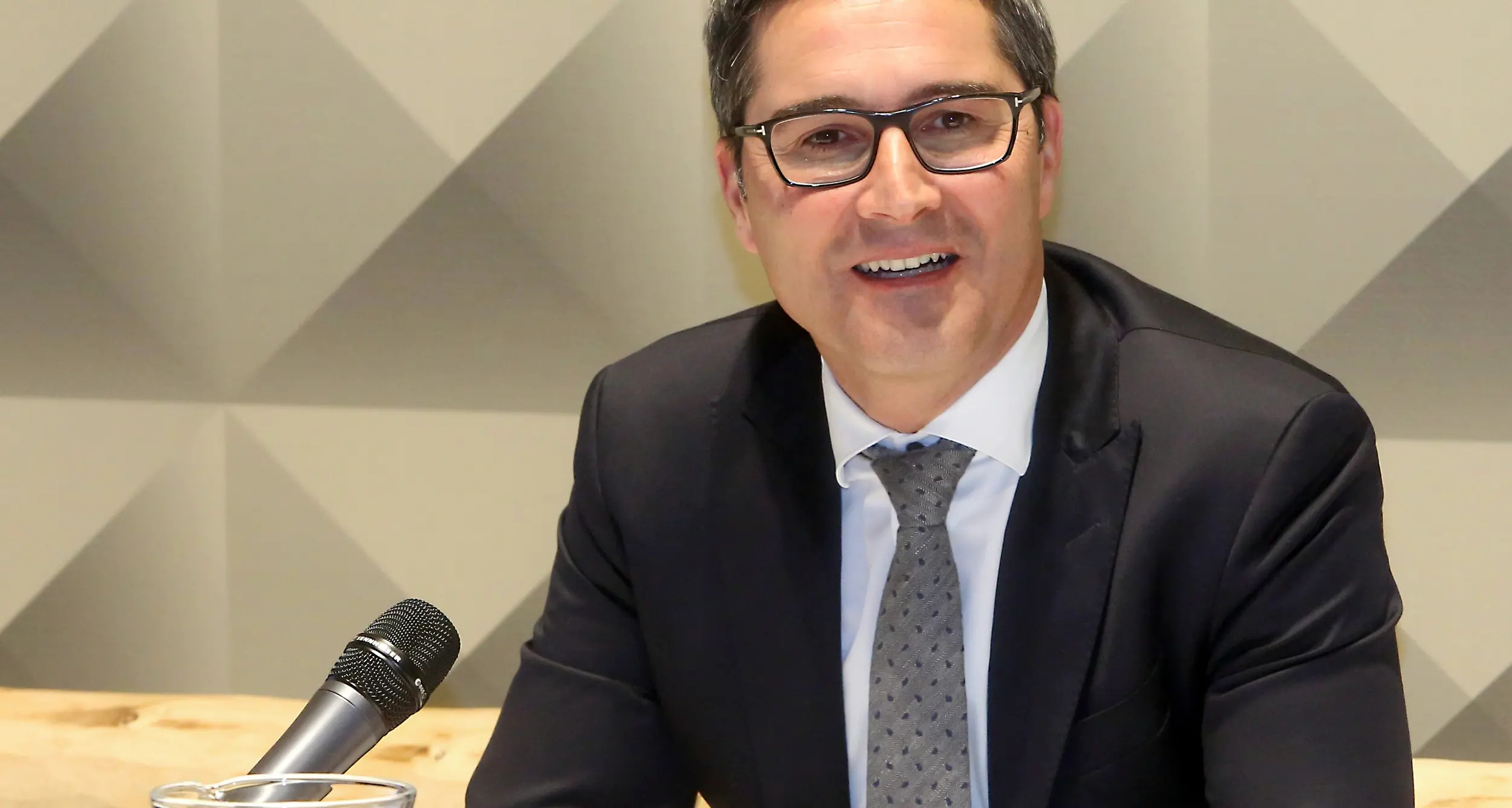Alto Adige, troppi no-vax, Kompatscher: «Possibili nuove restrizioni, come in Austria»