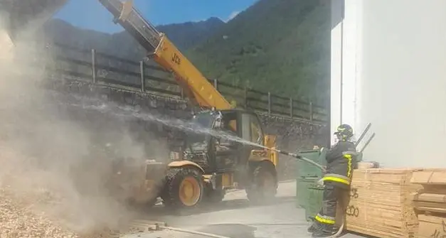 Una scintilla nella segatura, allarme incendio in segheria a Tiarno