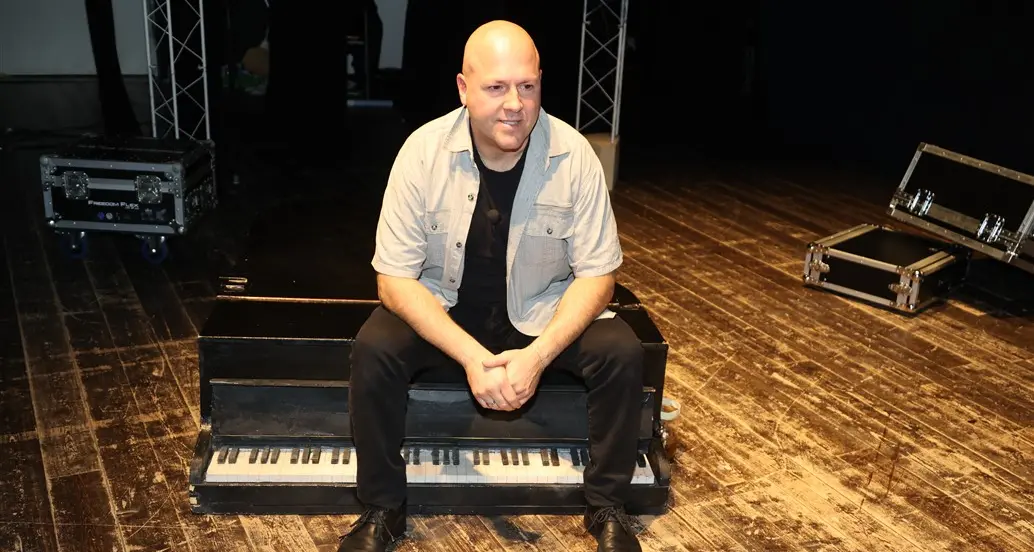 Mario Cagol in scena a Tione con “Novecento” di Baricco