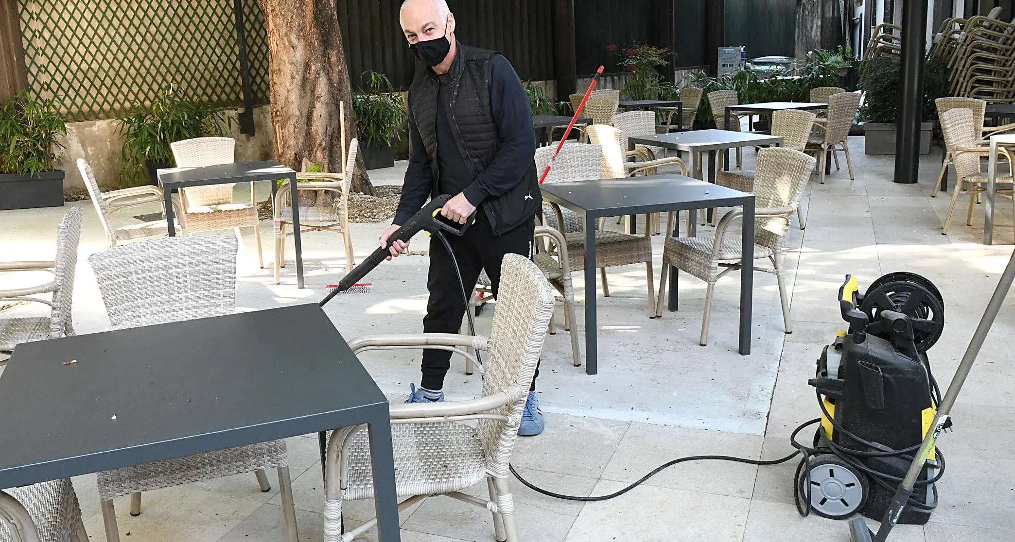 Da domani bar e ristoranti aperti all’esterno: ecco la delibera della giunta con le regole
