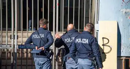 Roma, 14enne ridotta in schiavitù dai genitori