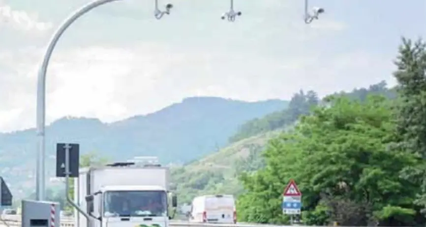 Caos autovelox, il sindaco di Pergine resiste: “Li tengo accesi, spegnerli è autorizzare i 300 all'ora”