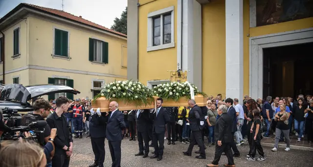Giudice: '17enne lucido nel sterminare famiglia a Paderno'