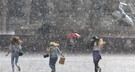 Maltempo, allerta gialla in Trentino: possibili temporali, vento forte e smottamenti idrogeologici