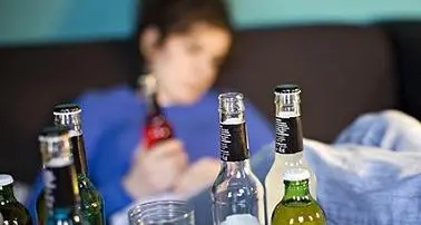 Alcol, tolleranza zero contro l’alcol a Borgo: non si potrà bere in diverse zone del centro