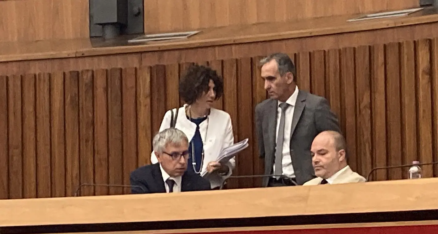 Riforma dello Statuto, Fugatti non c'è e Gerosa non sa cosa dire, bagarre in Aula e attacco delle minoranze