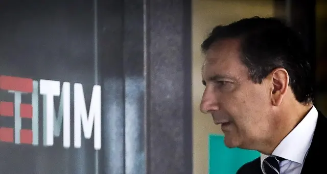 Tim: Gubitosi esce ma partita Kkr ancora lunga