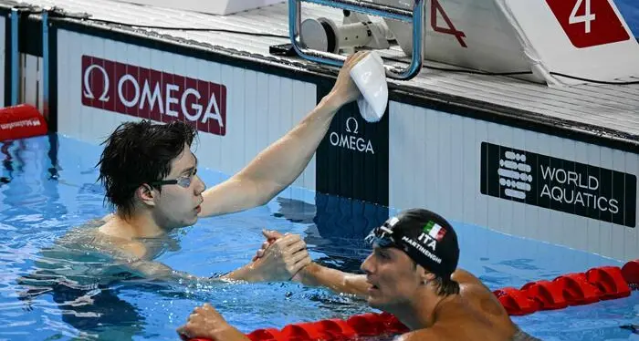 Mondiali di nuoto, l’Italia conquista un argento e un bronzo con Martinenghi e Ceccon