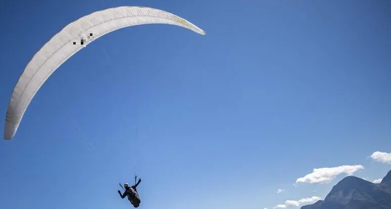 Precipita con il parapendio in alta val di Peio, grave un pilota soccorso con l’elicottero e portato a Bolzano