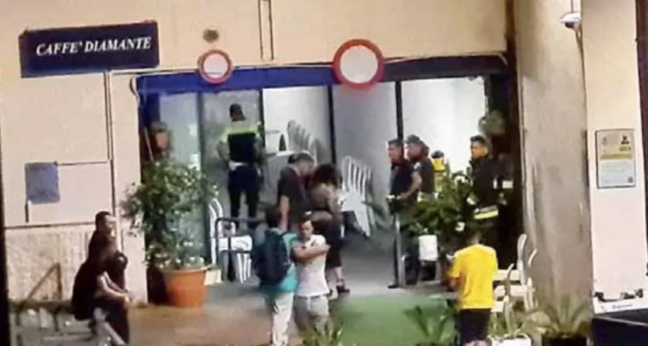 Spray al peperoncino spruzzato in un locale di Rovereto, barista portata in ospedale