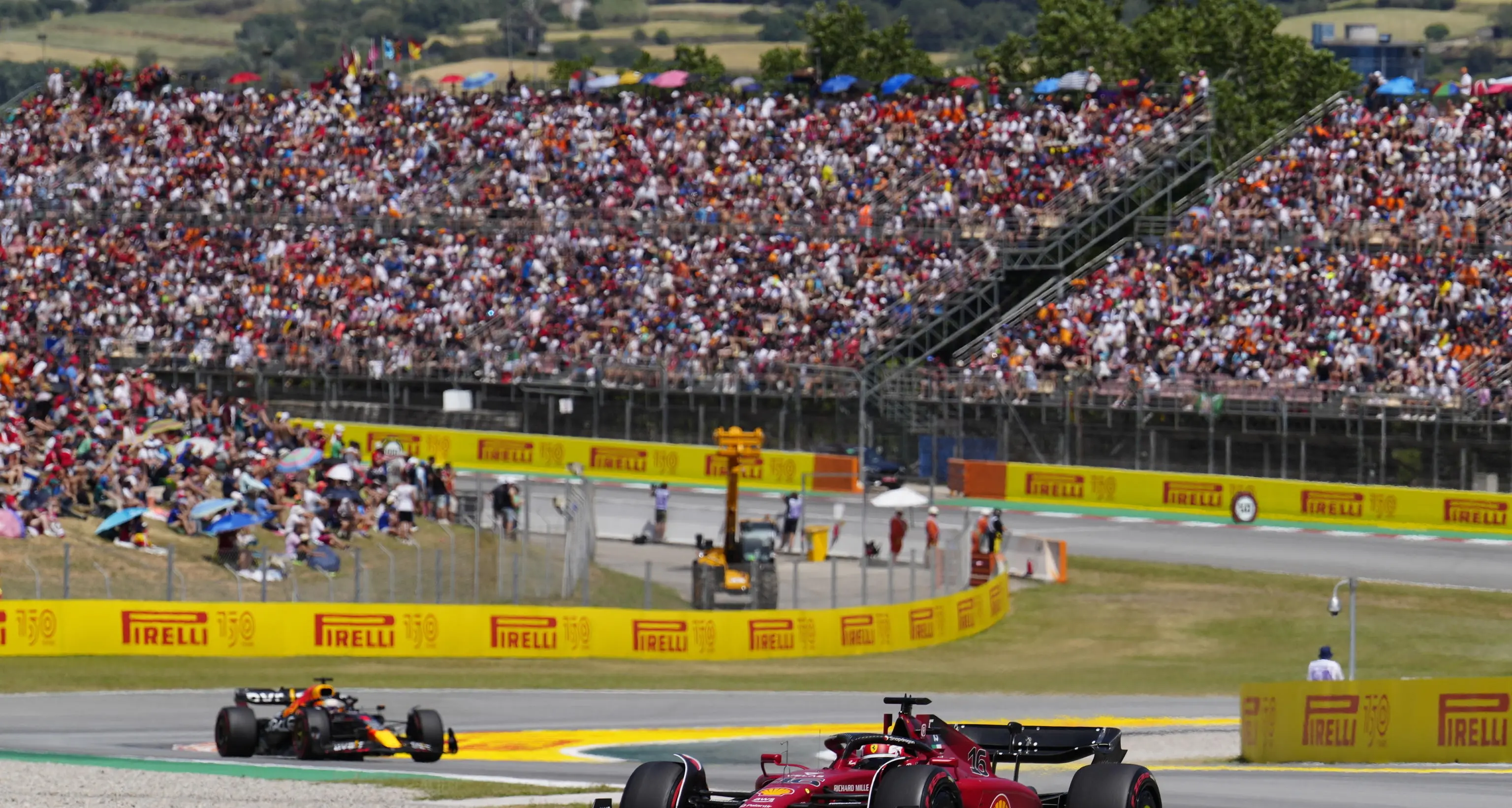 Gp Spagna: vince Verstappen e vola in testa. Solo il motore ferma il ferrarista Leclerc