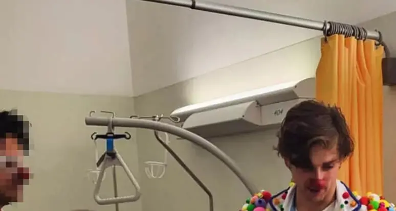A 26 anni muore per un malore nell'ospedale dove faceva clownterapia