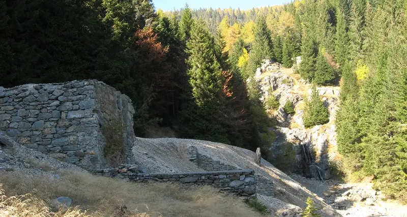 Le antiche miniere di Cinquevalli in Lagorai in cerca di promozione: con le mountain bike e un «info point» turistico