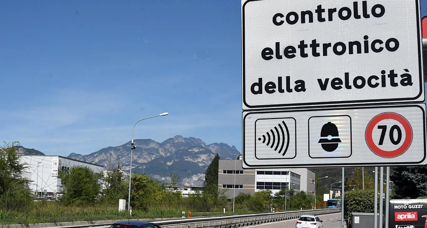 Nuovi autovelox e senafori “intelligenti” fra Gardolo e Lavis, in poche ore centinaia di multe
