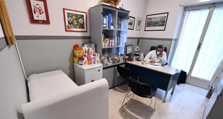 Riceve da una paziente un lascito di 50mila euro, medico condannato