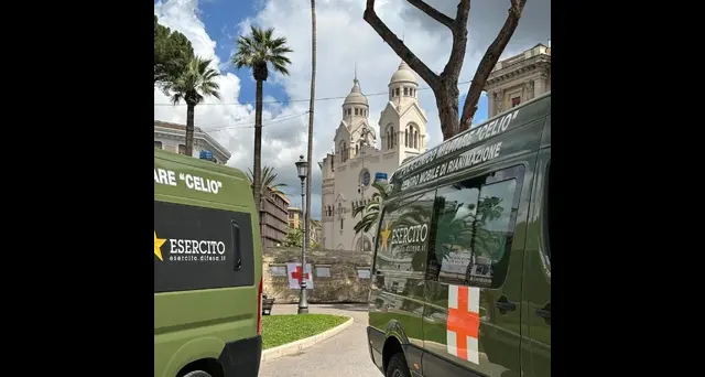 Papa: ambulanze e medici, l'impegno sanitario della Difesa