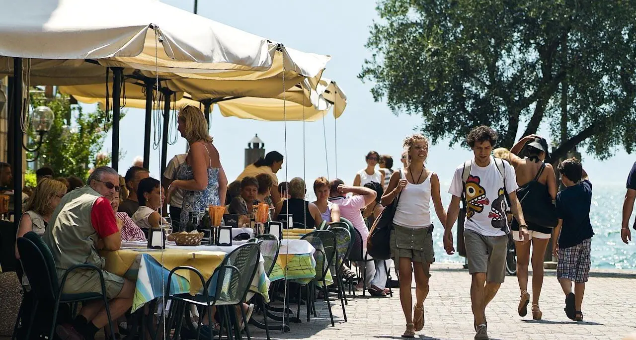 Turismo, estate da dieci milioni di presenze: boom a settembre, in calo però rispetto al 2022