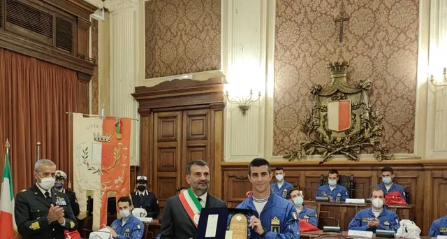 Frecce Tricolori: Decaro, 'gioia dopo dolore pandemia e guerra'