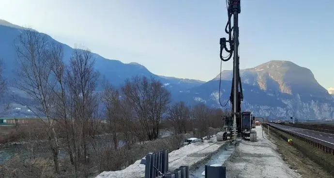 Due milioni per rinforzare l'argine del fiume Adige alla Vela, fra il ponte della tangenziale e quello dell’A22