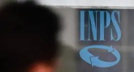 Inps, arriva la “Carta dedicata a te”: 500 euro in un anno per famiglie con Isee fino a 15mila euro