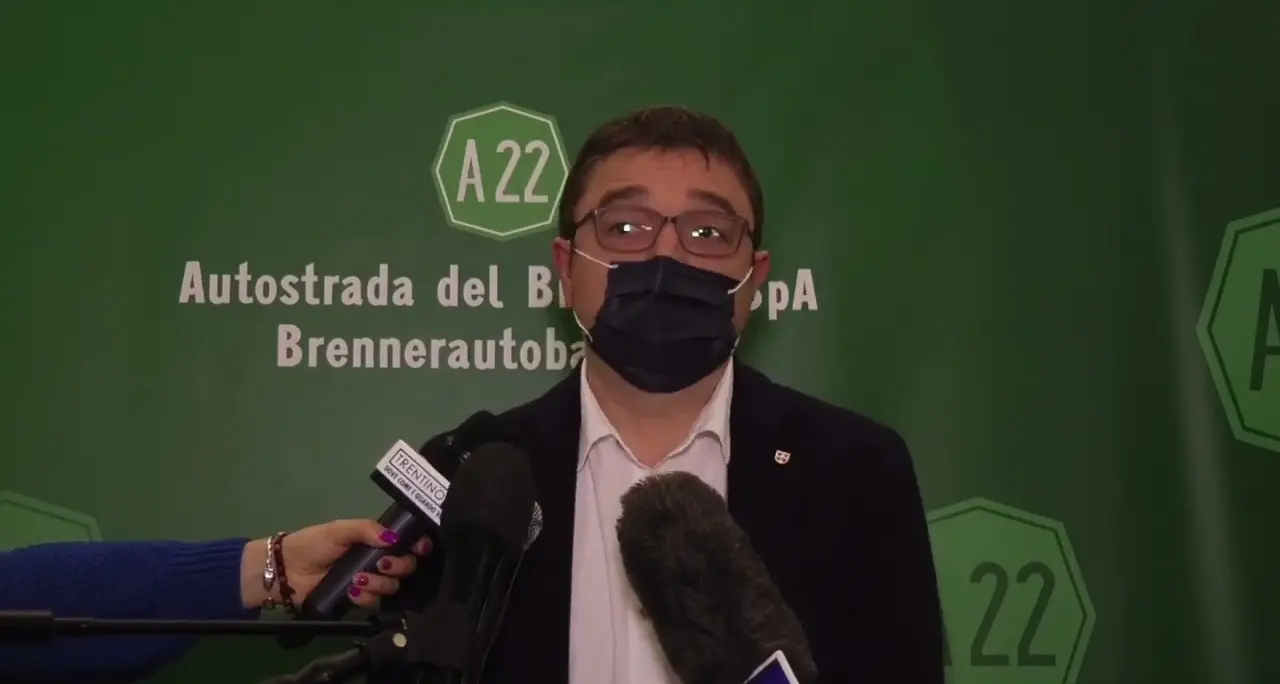 A22, ma quanto guadagnano i vertici? Dal cda di 14 membri (per legge dovrebbero essere 5) al cumulo delle cariche (che sarebbe vietato)