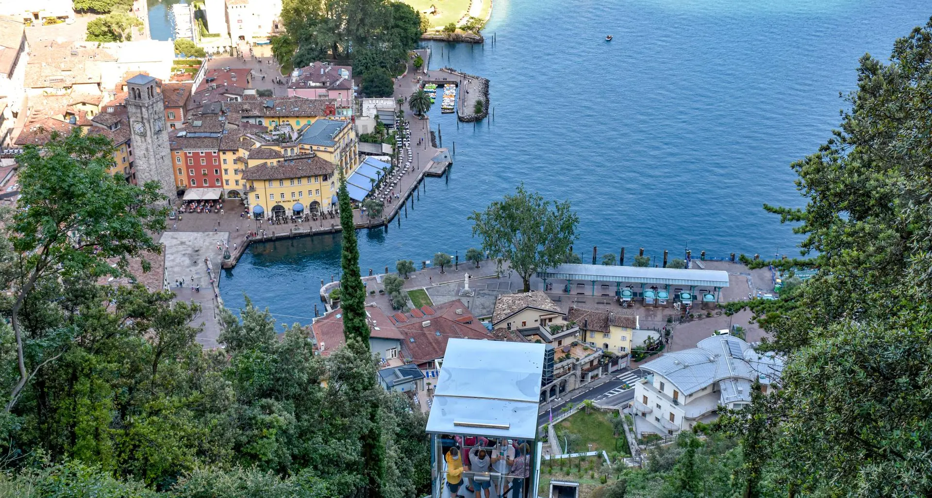 Riparte l’ascensore inclinato da Riva al Bastione: ecco come fare a salire in tre minuti