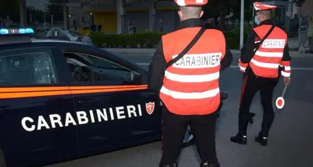 Una strage senza fine: uccide la moglie a coltellate