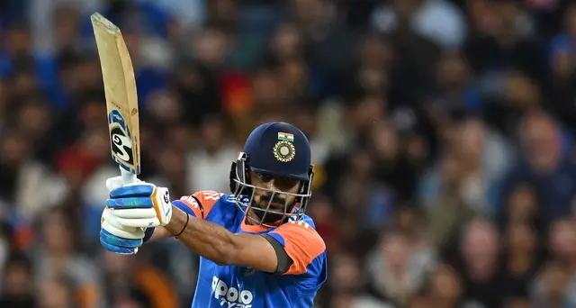 Cricket: Axar Patel dell'India nel match contro l'Australia