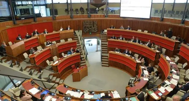 Gruppi regionali, la metà dei fondi non utilizzati: “Più soldi per il personale”