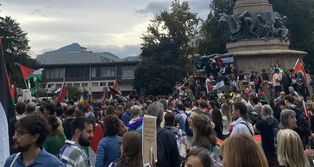 Manifestazione a Trento: moltissimi studenti e lavoratori in piazza per Gaza
