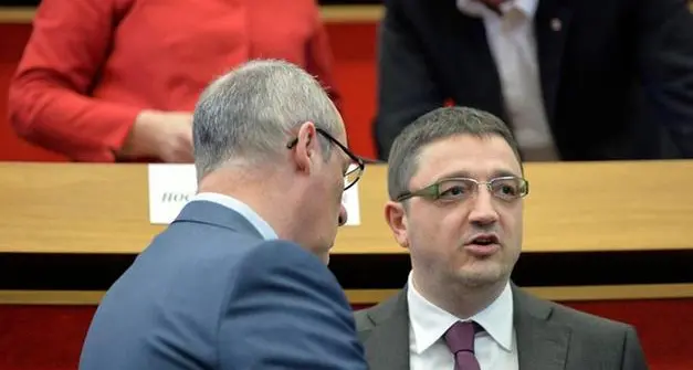 Pontida, Rossi all’attacco del suo ex partito: “Povero Patt, scalpo da esibire lì dove ospite d’onore è la Le Pen”