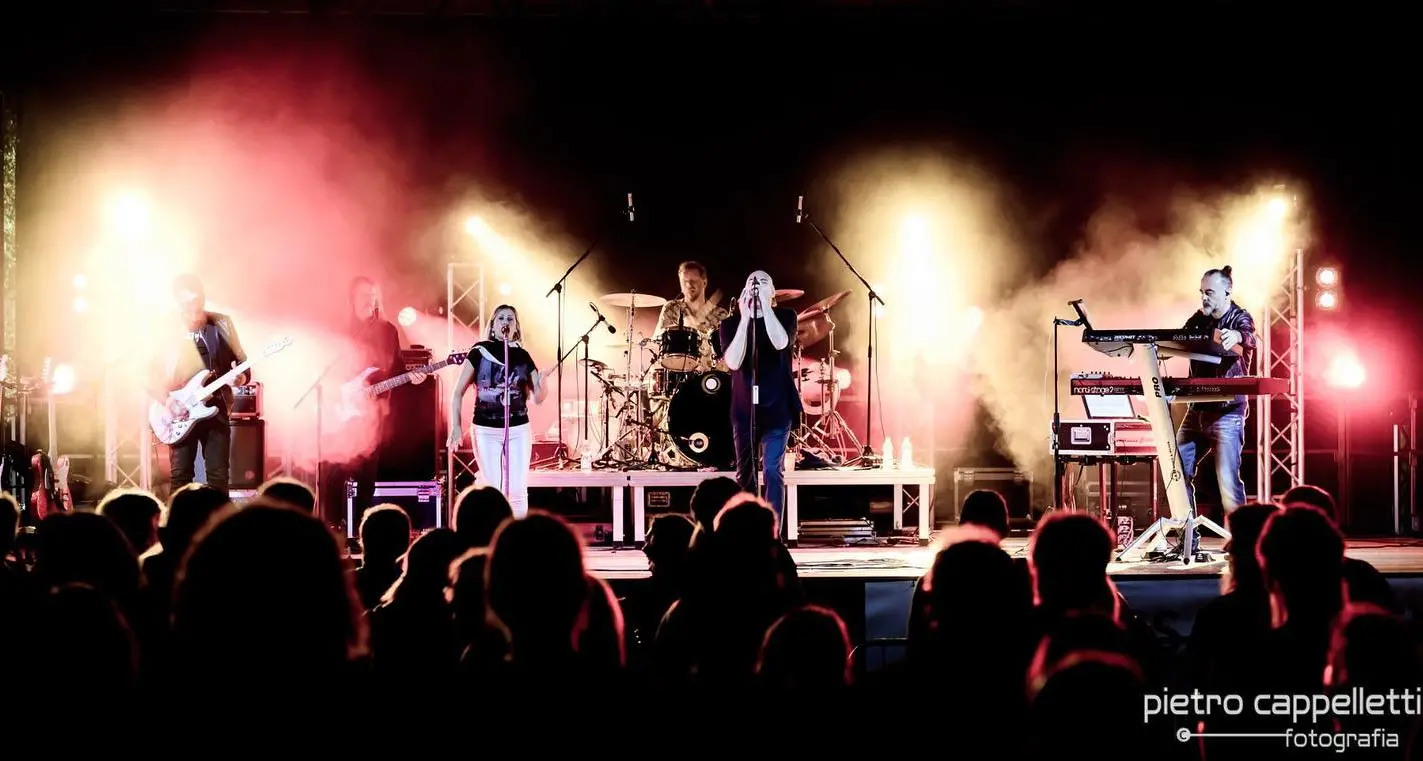 Il live nel segno dei magici eighties dei Radiottanta domenica 30 ottobre al Revolta Cafè di Sopramonte