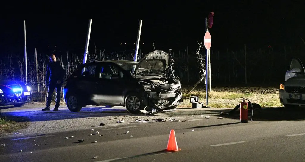 Paura ad Arco: auto contro un camion, lo scontro è violentissimo
