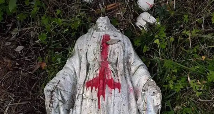 Bolzano, riti satanici e delirio: bambino strappato alla madre