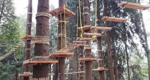 Il bellissimo acropark di Cinte: costato 320 mila euro (pubblici), ancora chiuso perché nessuno vuole gestirlo
