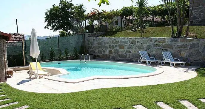 Arco, manca l'acqua, si va verso il razionamento: colpa delle troppe piscine private e dell'irrigazione dei giardini