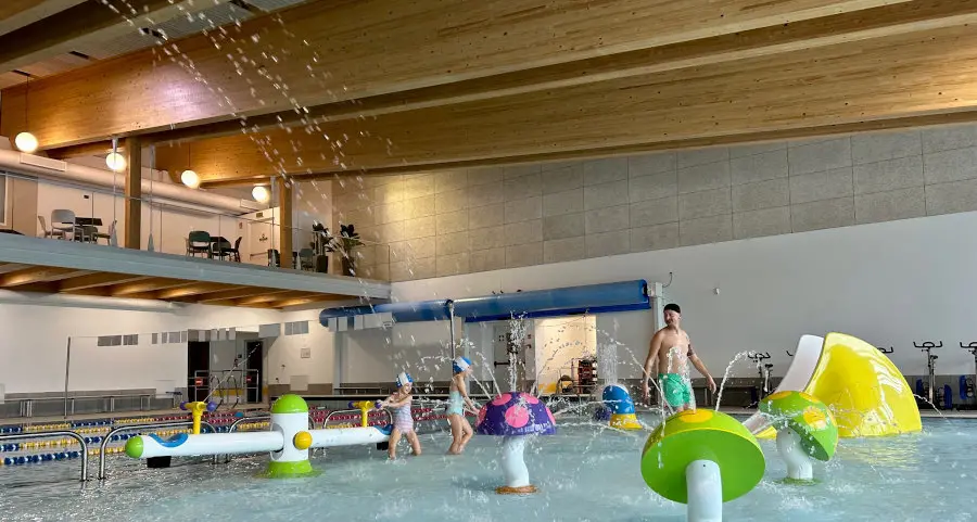 Soccorsa in piscina ad Andalo, la bambina ha \"bevuto\" ma non è grave