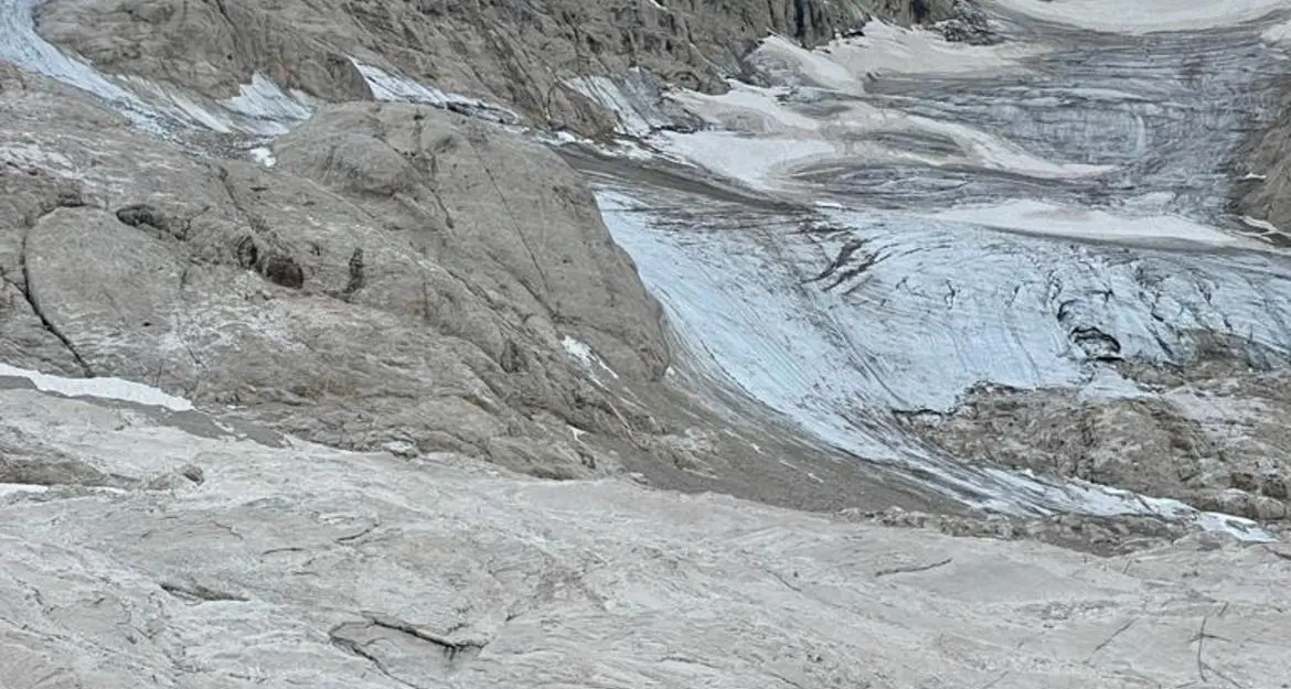 Marmolada, le ricerche con i cani solo da giovedì. Dellantonio: i droni non vedono sotto la neve