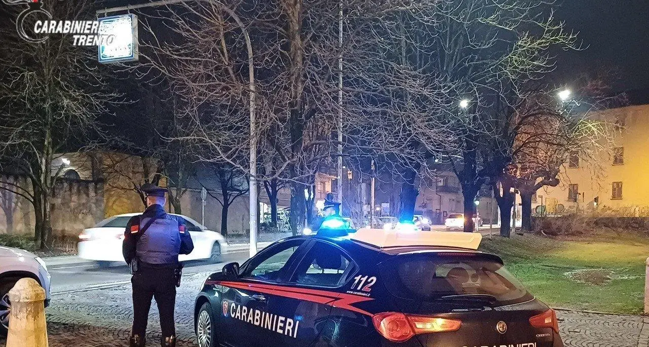 Guida ubriaco e senza aver mai conseguito la patente: veicolo ritirato e multa di 5.000 euro