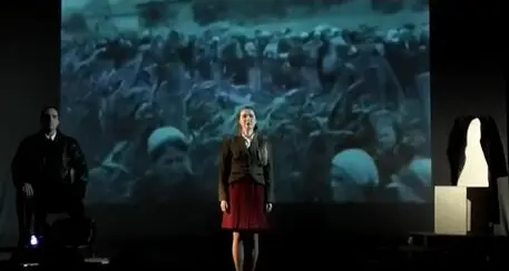 Un docente negazionista interrompe uno spettacolo sulla Shoah: “Cifre gonfiate”