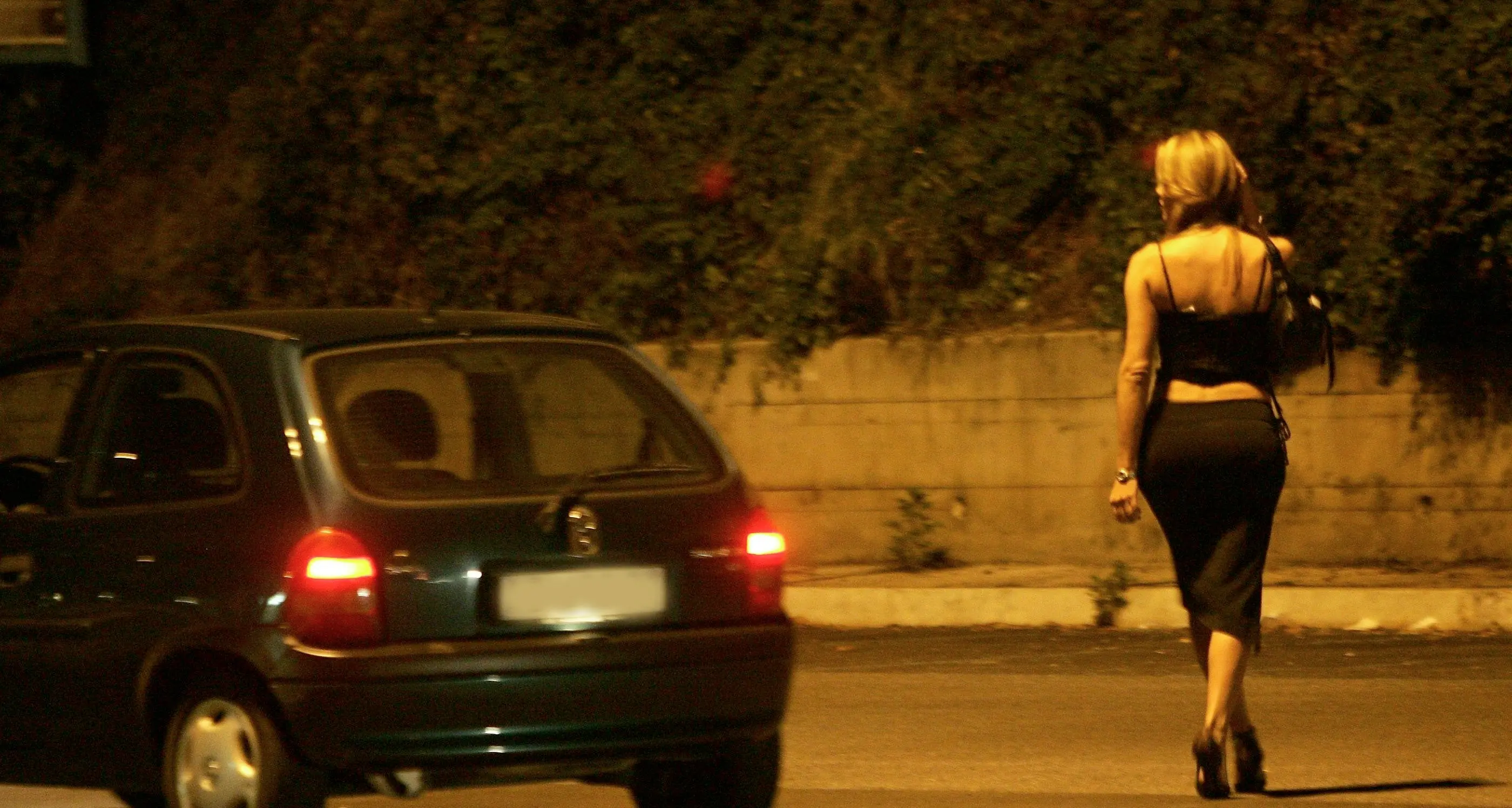 Ricattato dall'amico: gli dice che la prostituta con cui è stato è incinta per estorcergli i soldi, ed ora andrà a processo
