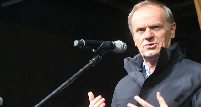 Polonia: Tusk denuncia, 'il governo spia gli oppositori'