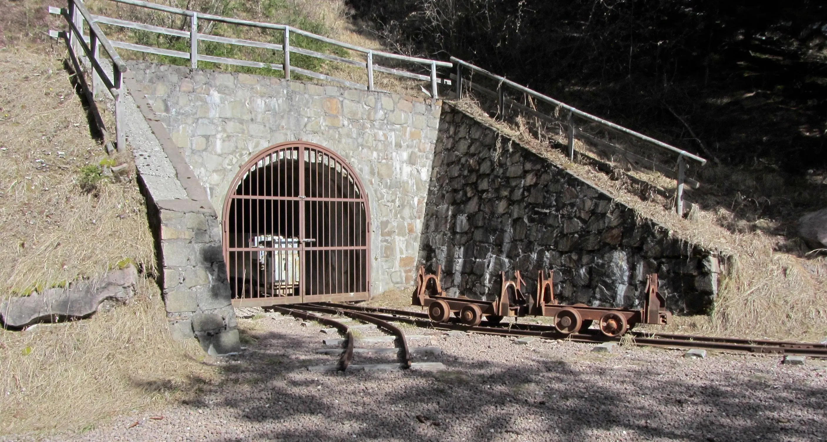 Materie prime rare, la tentazione di riaprire le miniere in Trentino: la mappa Ispra per fluorite e barite